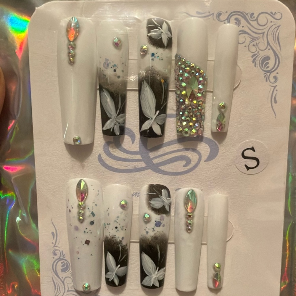 Elegant White and Black Nail Set with Rhinestones